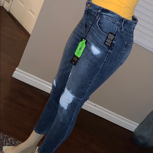 New Celebrity Pink Jeans ๐ ๐๐คณ๐ป - Picture 3 of 8